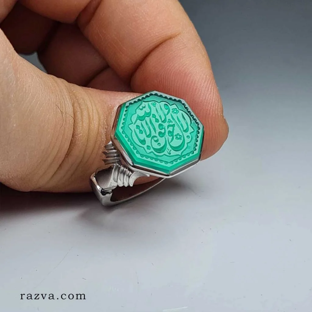 خاتم أنيق بعقيق أخضر محفور بنقش إسلامي