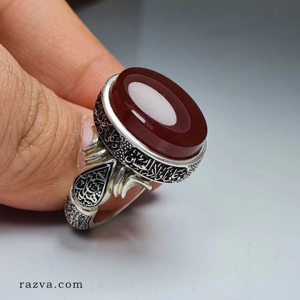 خاتم أنيق بعقيق أحمر محفور بنقش إسلامي