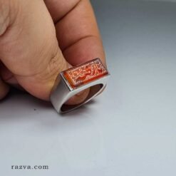 خاتم عقيق يمني أحمر في اليد كلاسيكي
