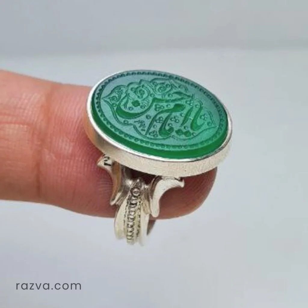 خاتم شيعي من العقيق الأخضر بخط مزخرف لإسم الإمام الحسن ع