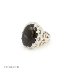 Bague personnalisable en argent avec opale noire aux reflets irisés
