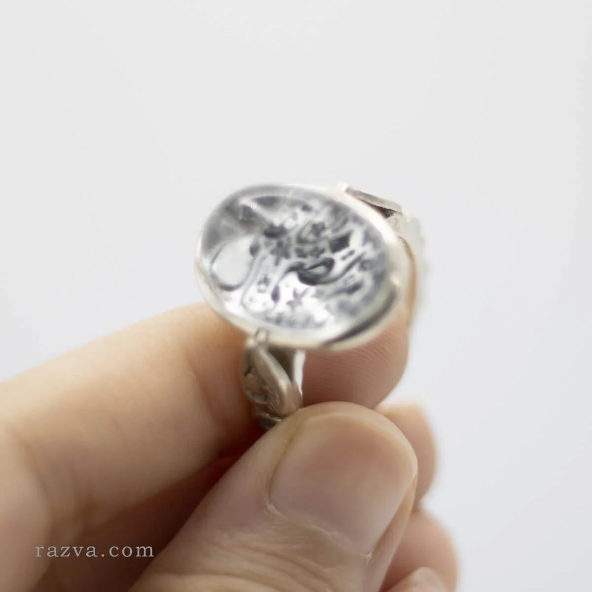 Bague artisanale en argent avec inscription "Yâ Murtadâ Ali (a)" sous la pierre