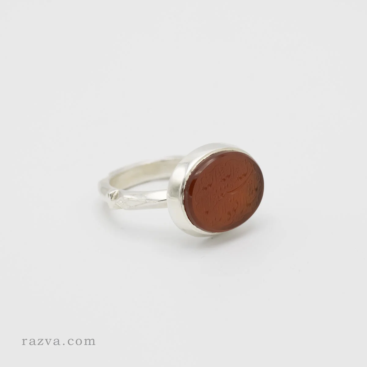 Bague en argent avec pierre d’agate yéménite naturelle et gravure fine