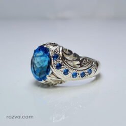 Bague homme pierre précieuse bleue avec monture argent travaillée