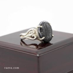 bague en pierre hématite avec texte religieux de protection