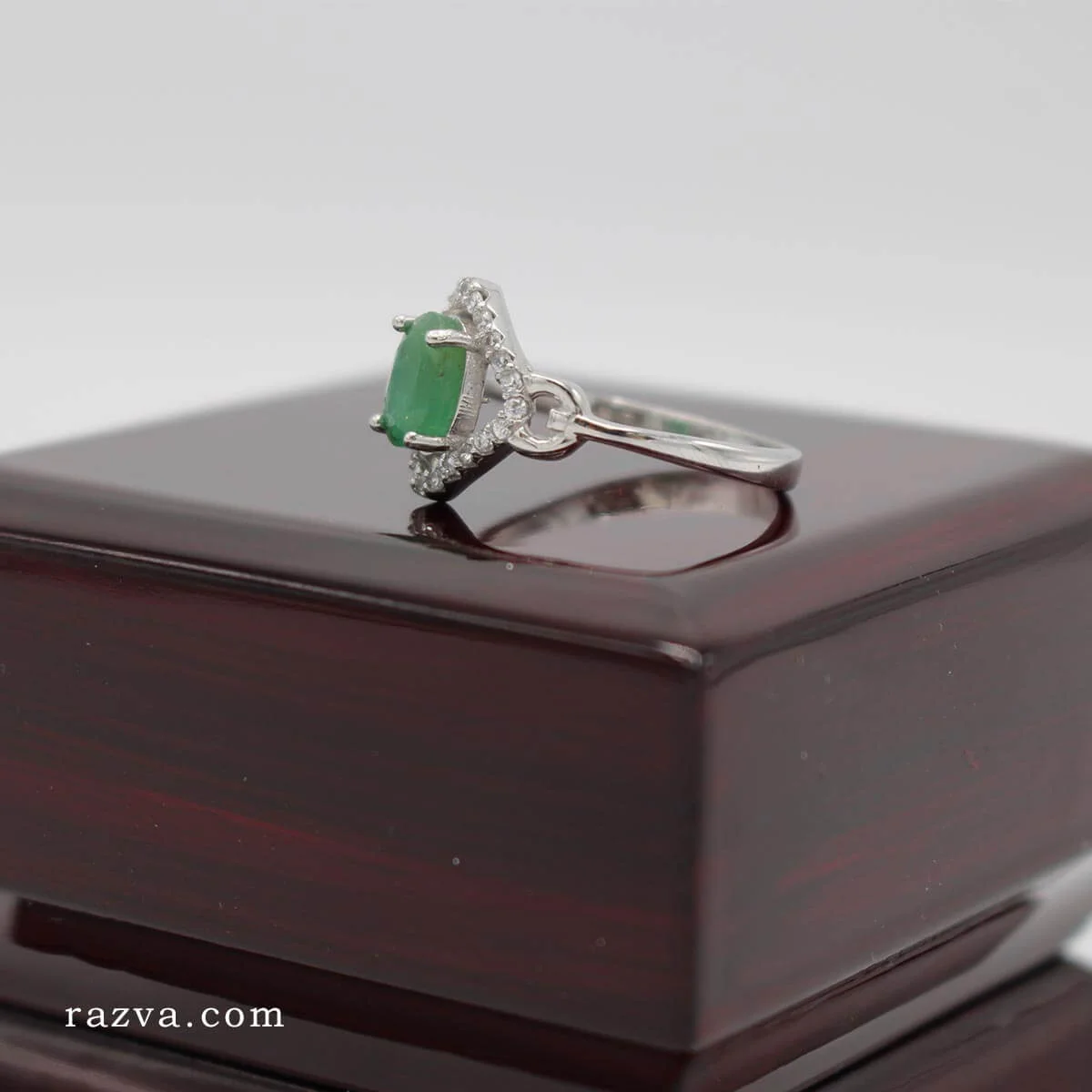 bague en argent 925 avec pierre précieuse verte d’origine zambienne
