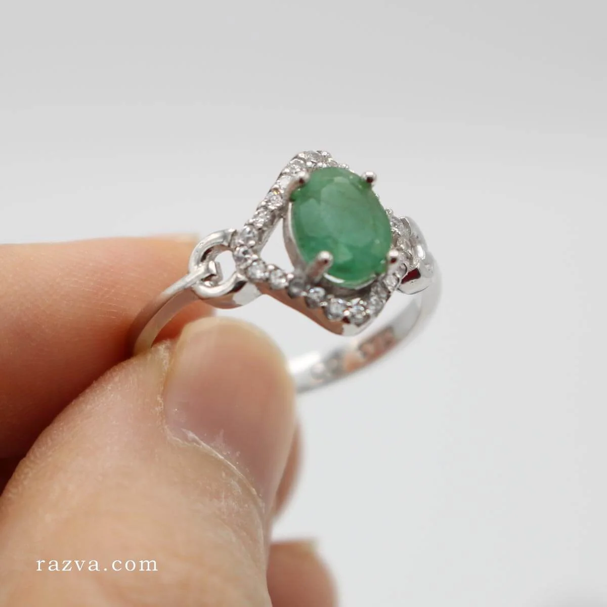 bague femme en argent avec émeraude naturelle de Zambie