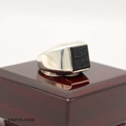 bague homme religieuse avec pierre jaz’ noire naturelle et gravure sacrée