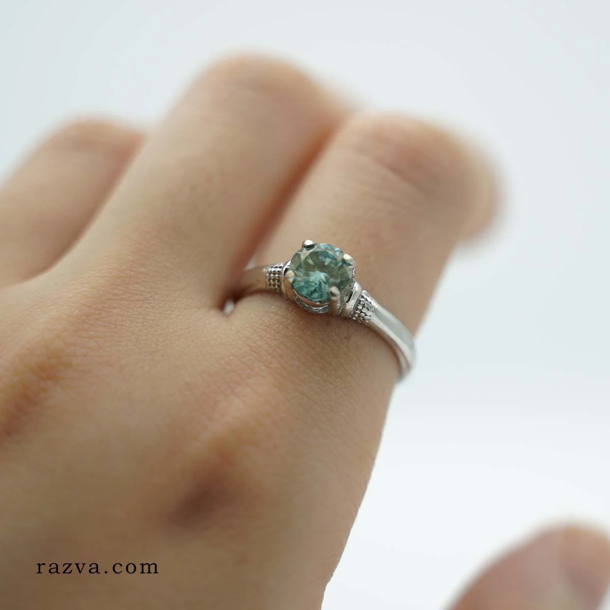 bague de fiançailles en argent 925 avec pierre moissanite verte