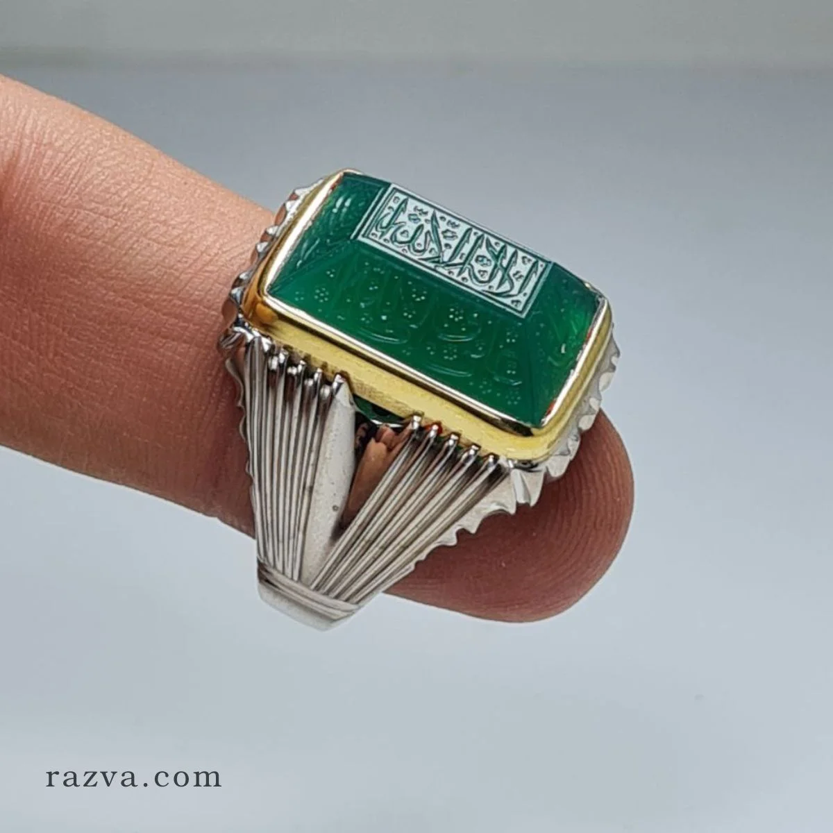 Bague islamique homme en argent 925 avec bord doré et agate verte