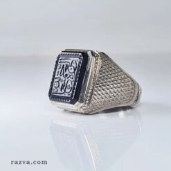 Chevalière homme artisanale en argent avec agate noire rectangulaire