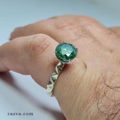 Bague artisanale en argent avec pierre moissanite taillée