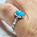 Bague islamique femme avec turquoise Neyshabour bleue et monture travaillée