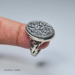 Bague religieuse gravée main avec agate noire et message spirituel