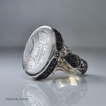 Bague chiite avec gravure sur pierre et monture en hommage à l’imam Hussein