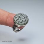 Bague mixte artisanale en jade vert avec gravure arabe