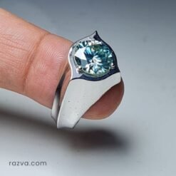 Bague artisanale en argent pour homme et femme avec moissanite éclatante.