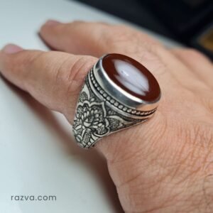 Bague artisanale en argent 925 avec agate rouge et motifs floraux gravés