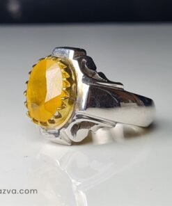 Bague homme contemporaine en argent avec rubis jaune naturel et design épuré.