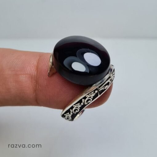 Bague homme en argent avec pierre noire et monture sculptée artistique