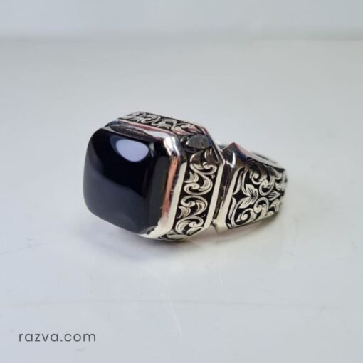 Bijou en argent fait main avec agate noire yéménite, style élégant et puissant