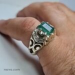 Bague homme en argent 925 avec pierre émeraude Zambia naturelle et monture sculptée