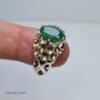 Bague artisanale avec émeraude verte et design haut de gamme fait main