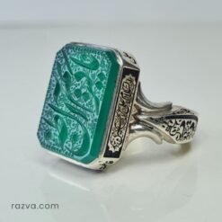 Détail de l’inscription religieuse sur monture de bague argent homme