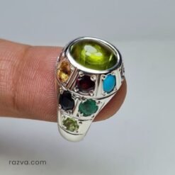 Bague artisanale iranienne avec monture originale et pierres naturelles variées